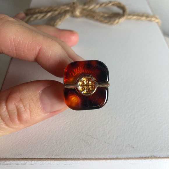 Tory Burch Jewelry - 🎉40% OFF🎉 Tory Burch Women’s Tortoise Shell Size  7